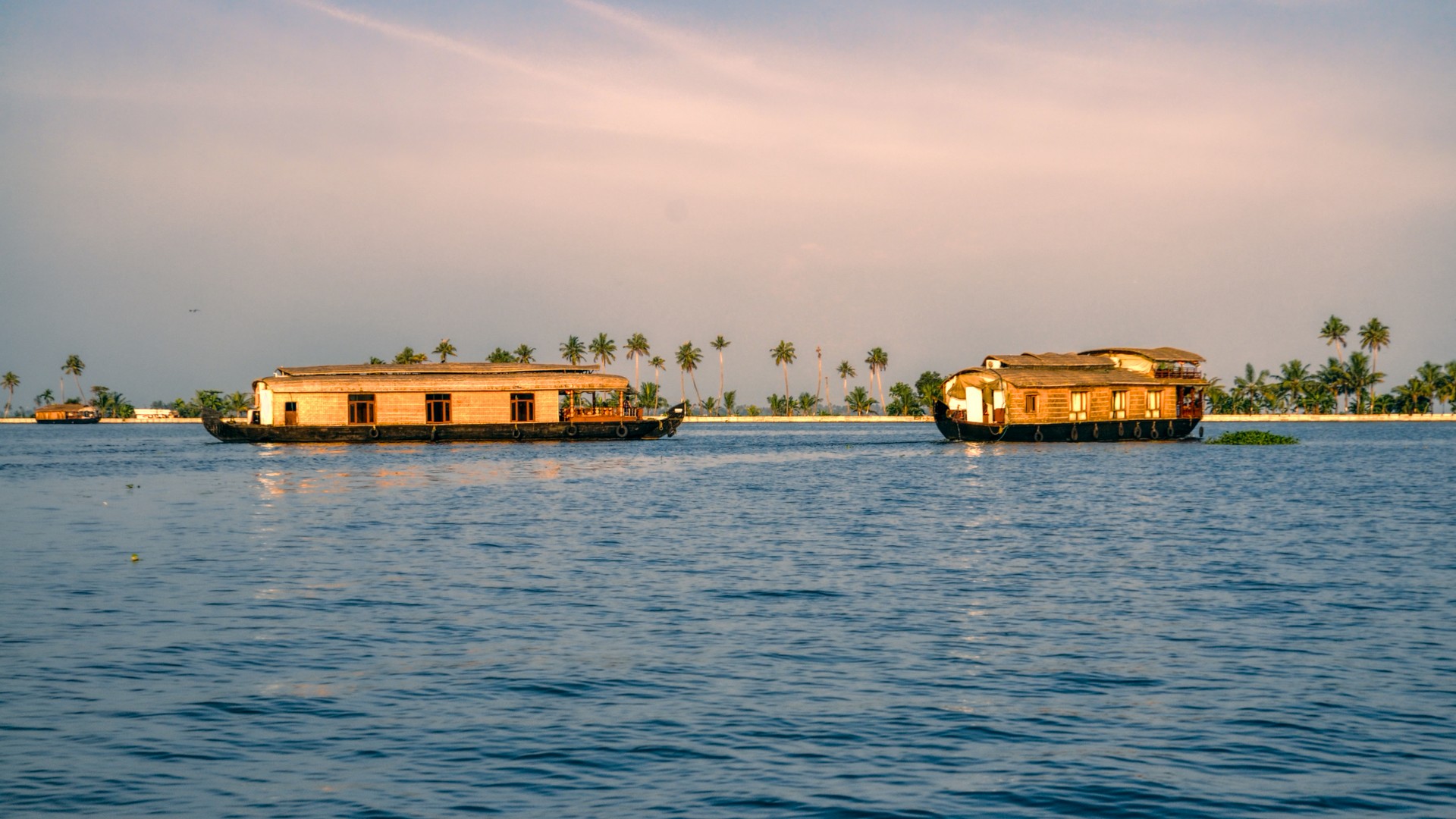 delightful-kerala-with-backwaters-and-beaches