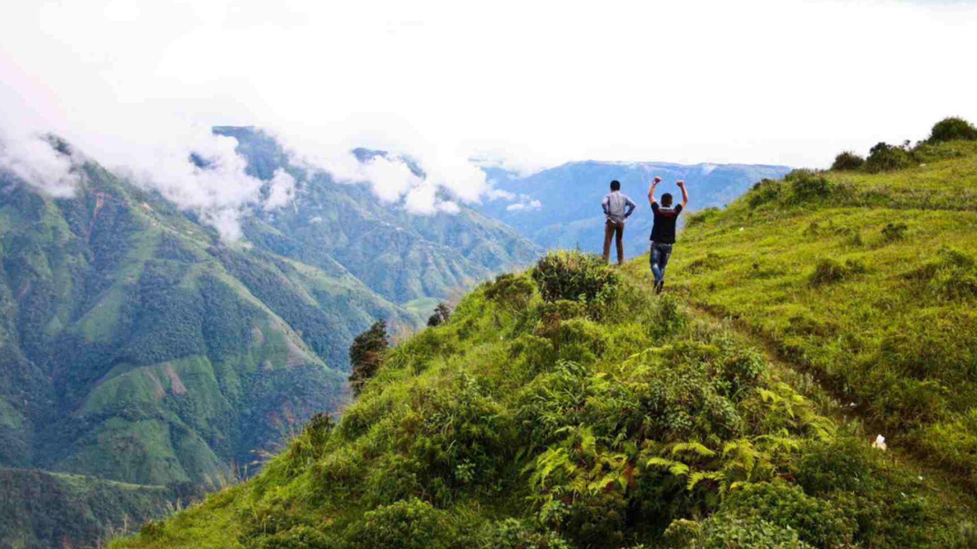 laitlum-canyon-in-meghalaya