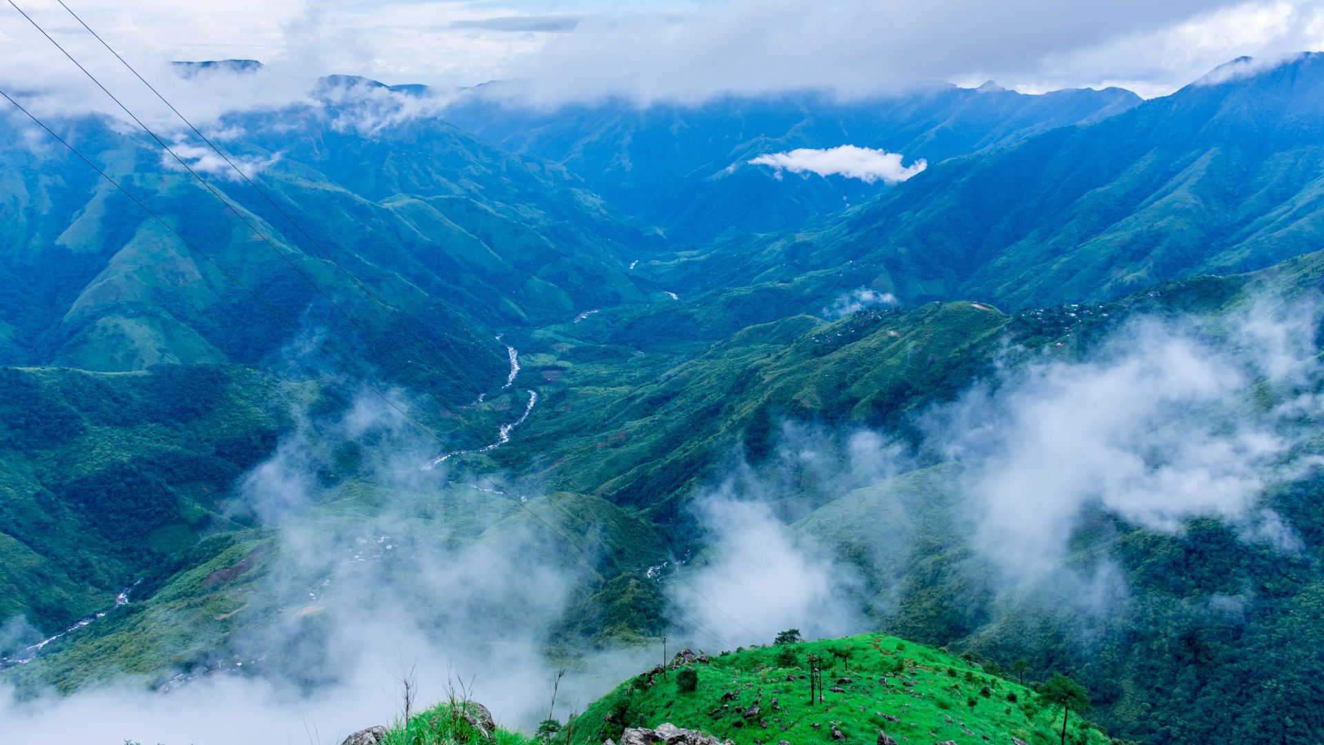 laitlum-canyon-in-meghalaya