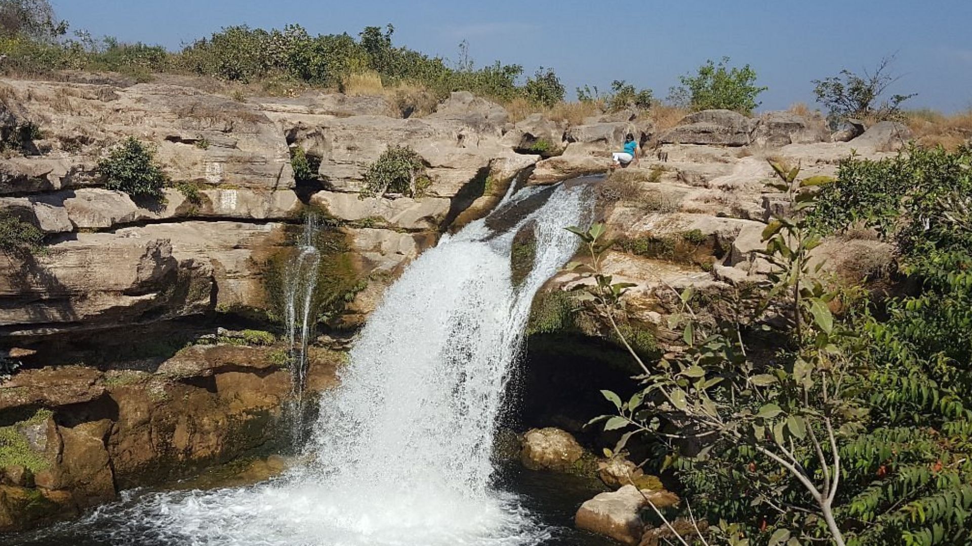 jamjir-waterfall