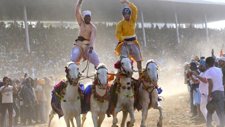 hola-mohalla-festival